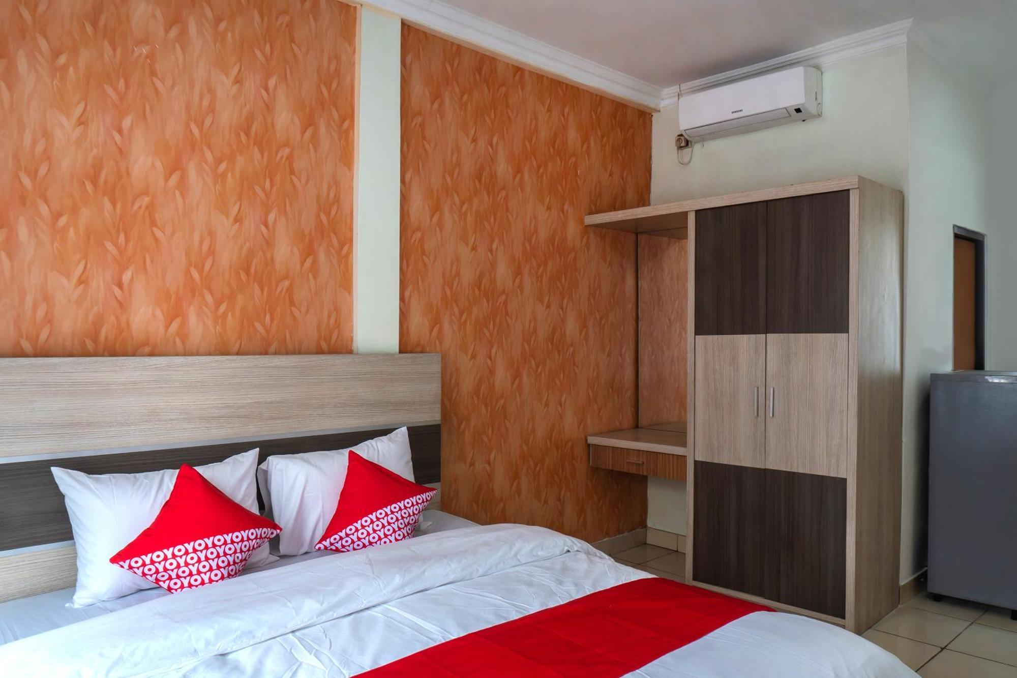 Super Oyo 617 Sukaraja Residence Syariah Бандунг Екстериор снимка