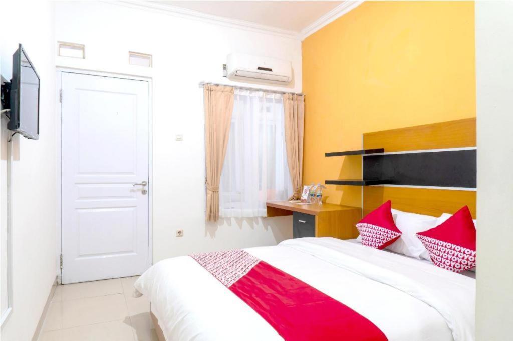 Super Oyo 617 Sukaraja Residence Syariah Бандунг Екстериор снимка