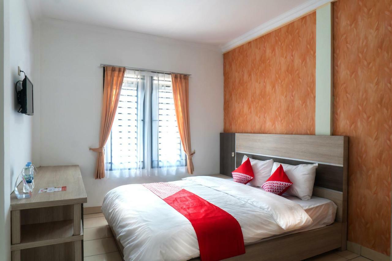 Super Oyo 617 Sukaraja Residence Syariah Бандунг Екстериор снимка